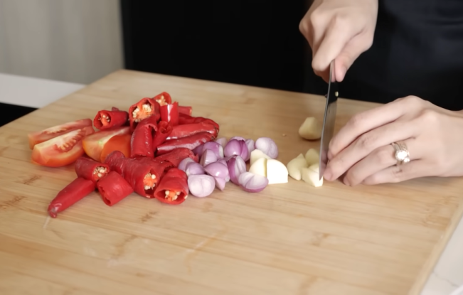Ayam pop khas RM Padang. (YouTube)